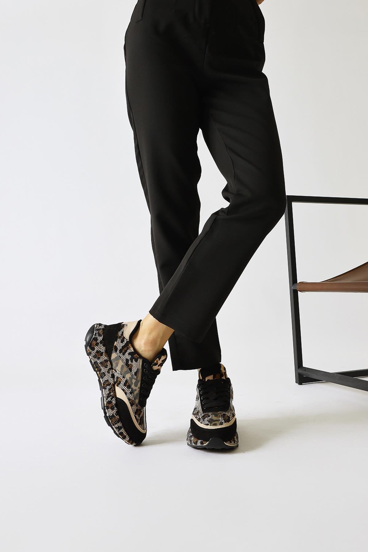 Kada Bej Leopar Desenli Taş Detaylı Sneakers