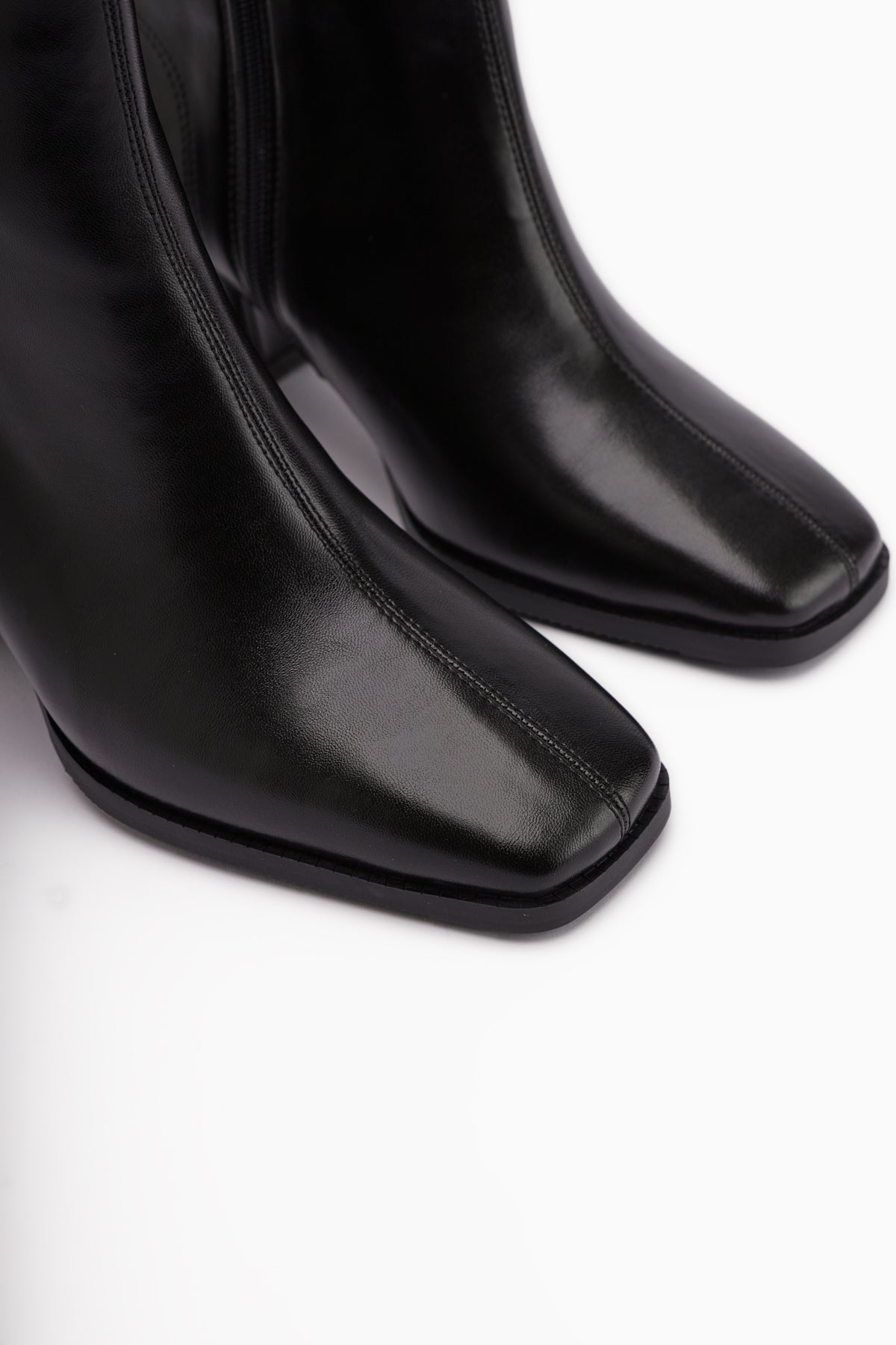 Margot Siyah Küt Burunlu Topuklu Kadın Bot