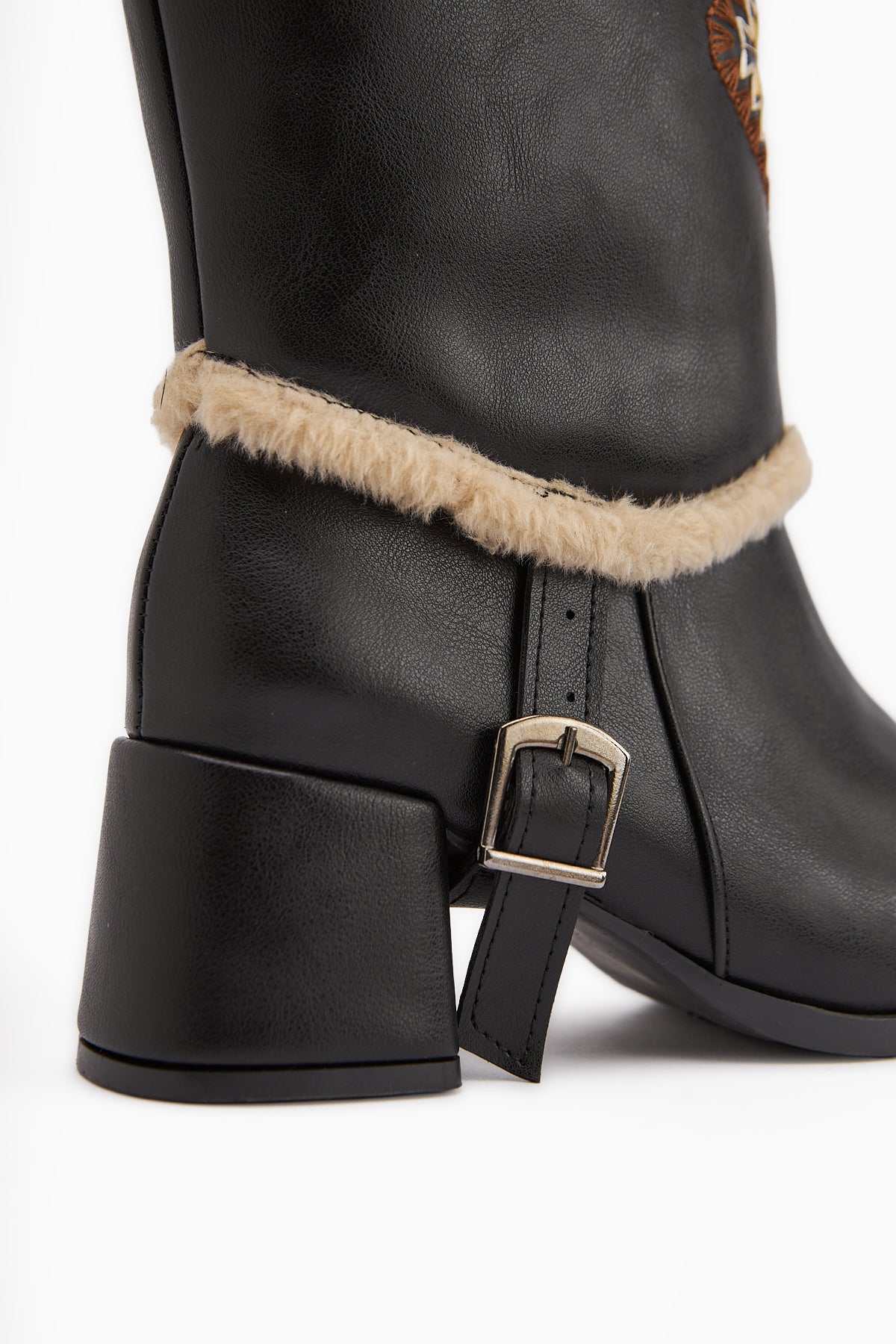 Hilka Siyah Çıkarılabilir Konçlu Etnik Desenli Bot-Çizme