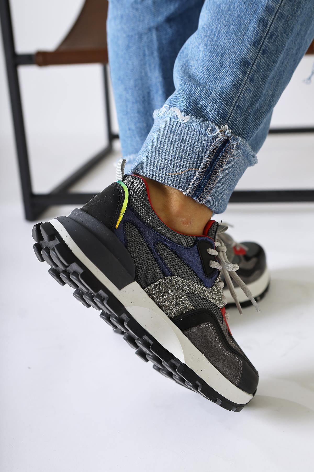 Netta Siyah File Detaylı Bağcıklı Sneakers