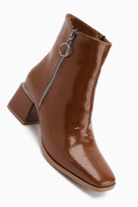 Deyana Taba Kırışık Rugan Fermuar Aksesuarlı Bot