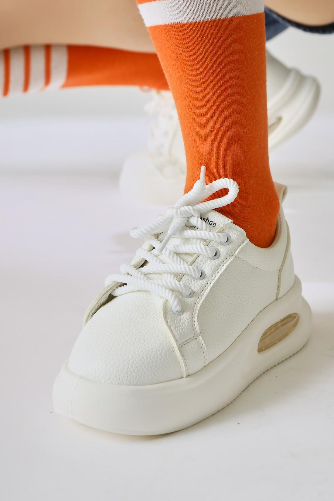 Loura Ekru Deri Desenli Havalı Taban Bağcıklı Sneakers