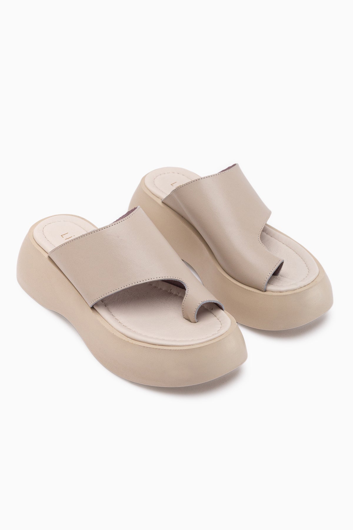 Carol Hakiki Deri Bej Parmak Arası Kadın Terlik