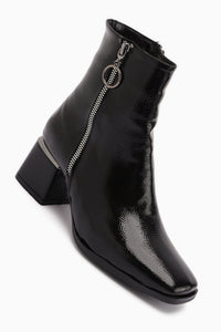Deyana Siyah Kırışık Rugan Fermuar Aksesuarlı Bot