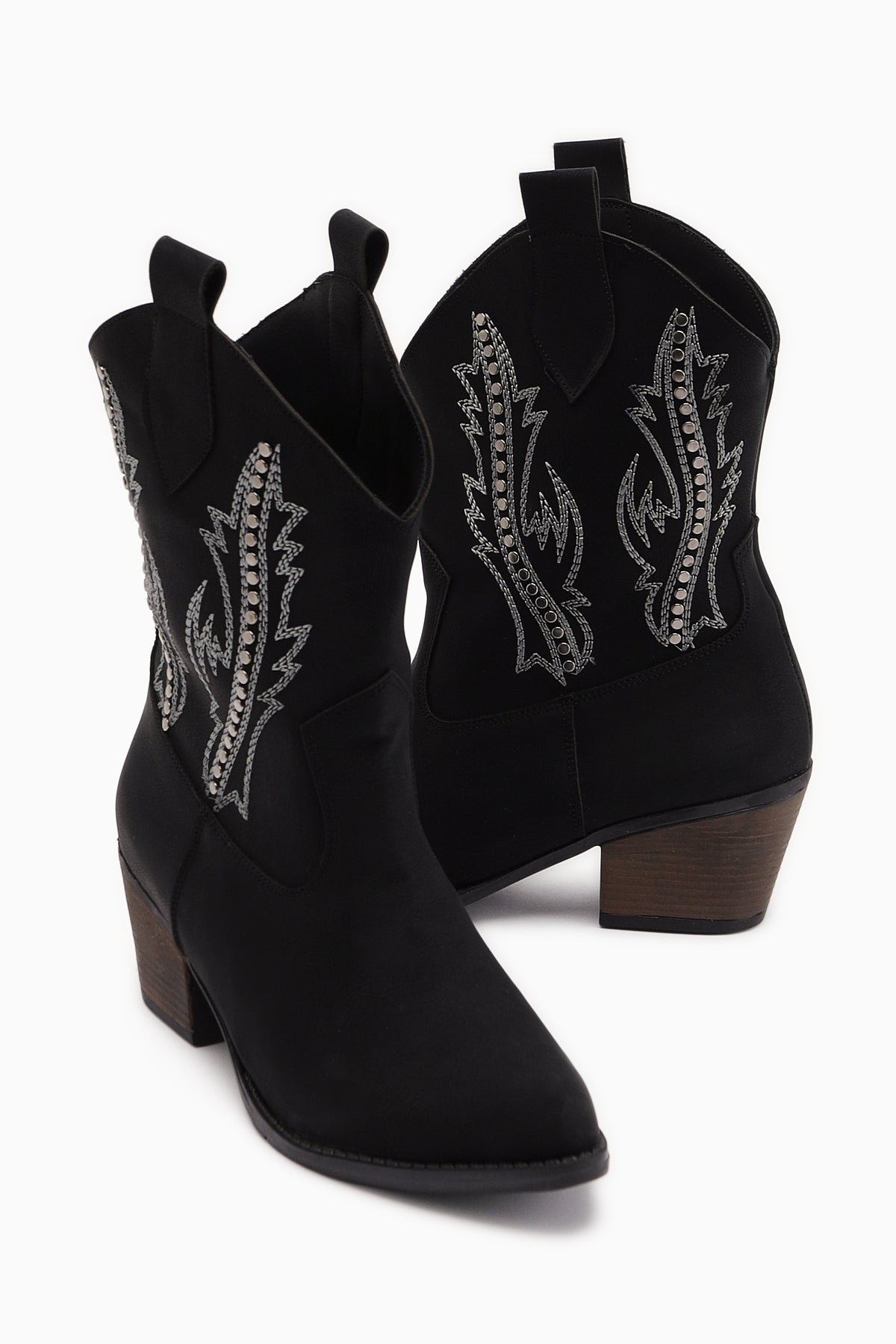 Fiza Siyah Sivri Burunlu Nakışlı Zımba Detaylı Western Bot