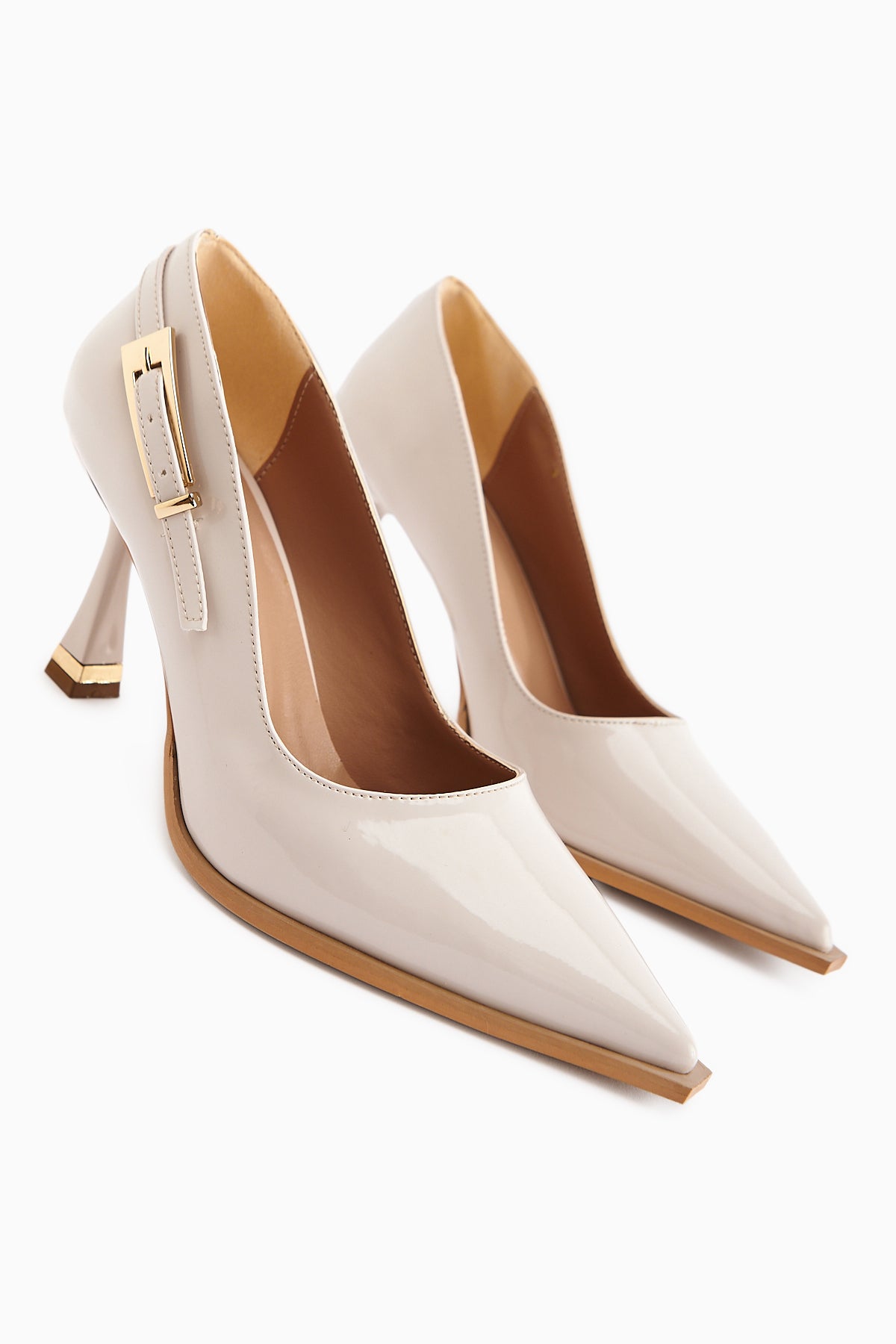 Mithra Bej Rugan Sivri Burunlu Toka Detaylı Topuklu Ayakkabı