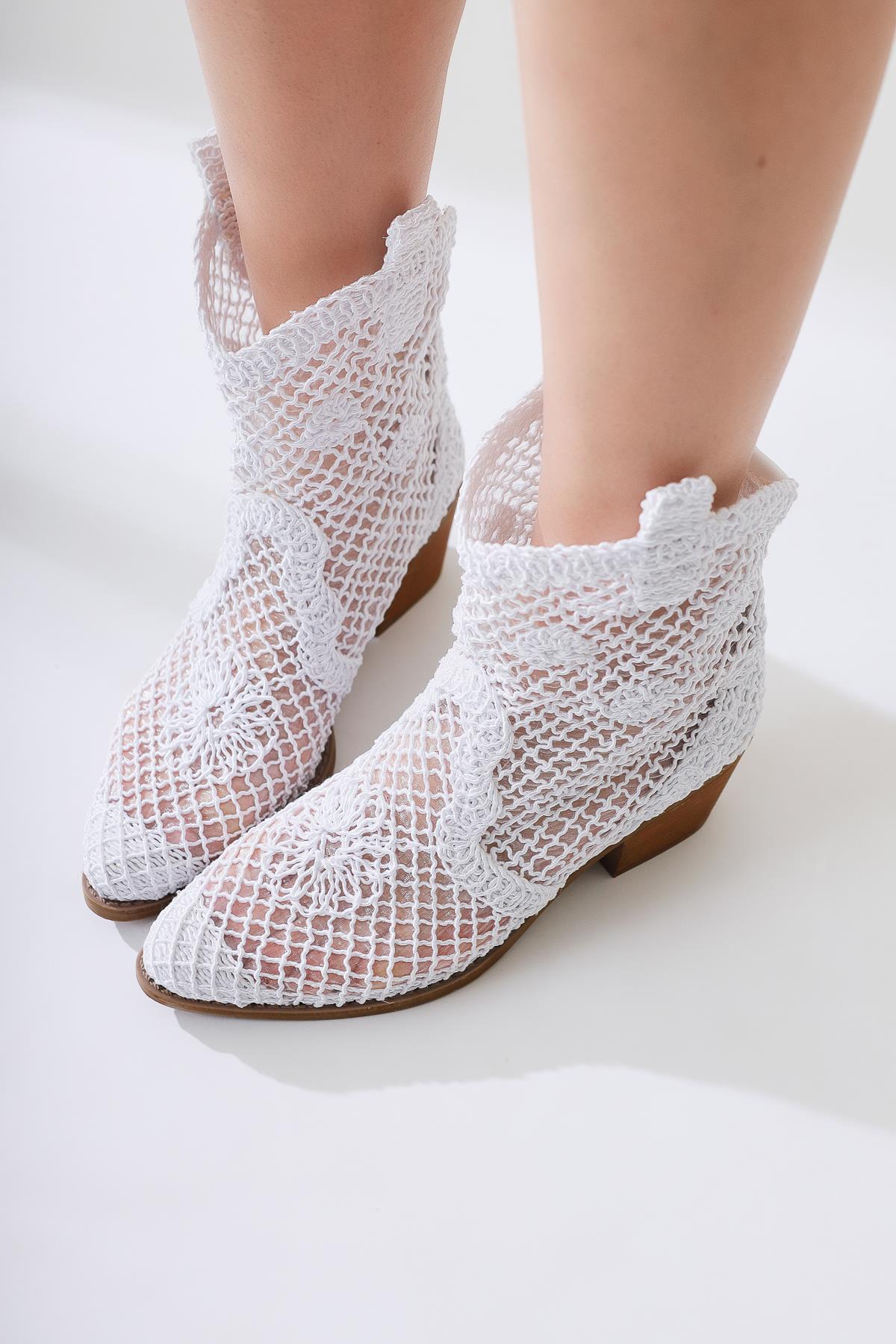 Tersa (Kısa Konç) Beyaz Örgü Dantelli Çiçek Detaylı Kovboy Yazlık Bot