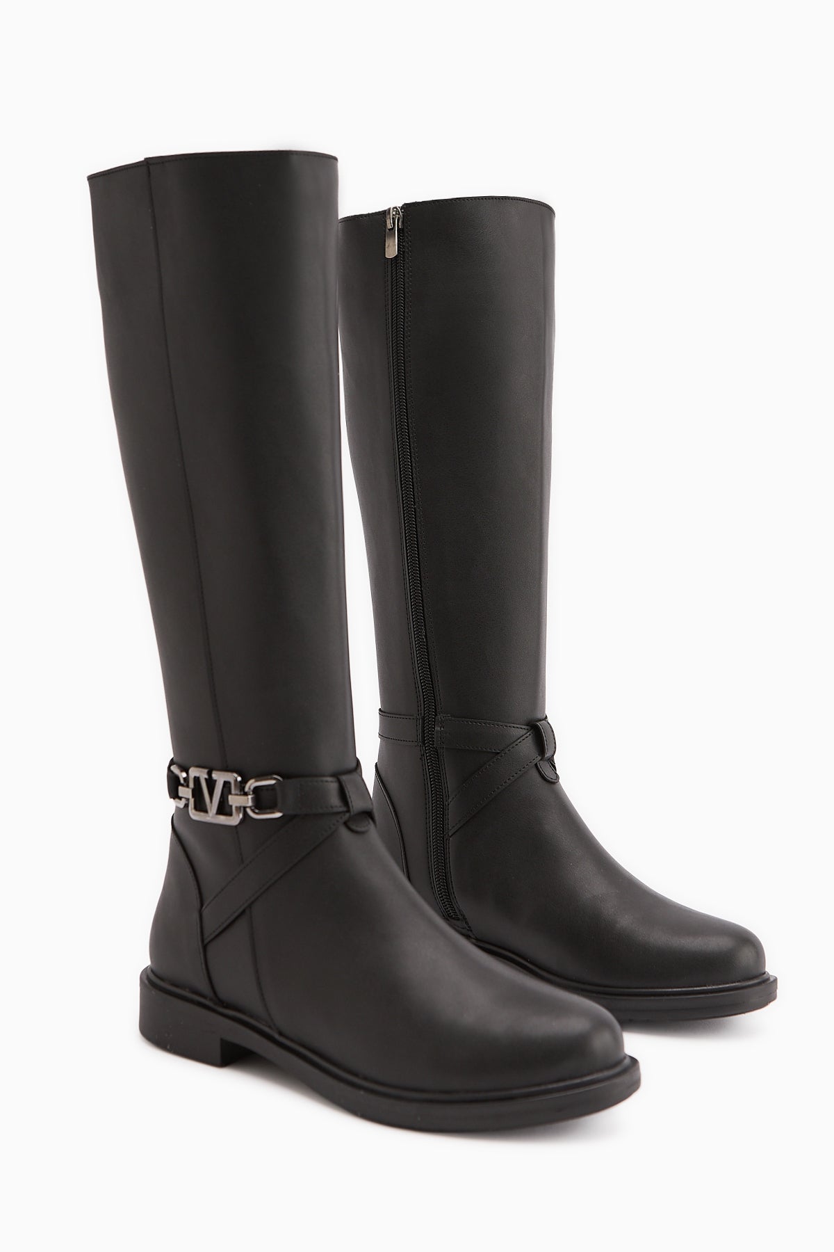 Momena Siyah Toka Detaylı Fermuarlı Kısa Topuklu Çizme