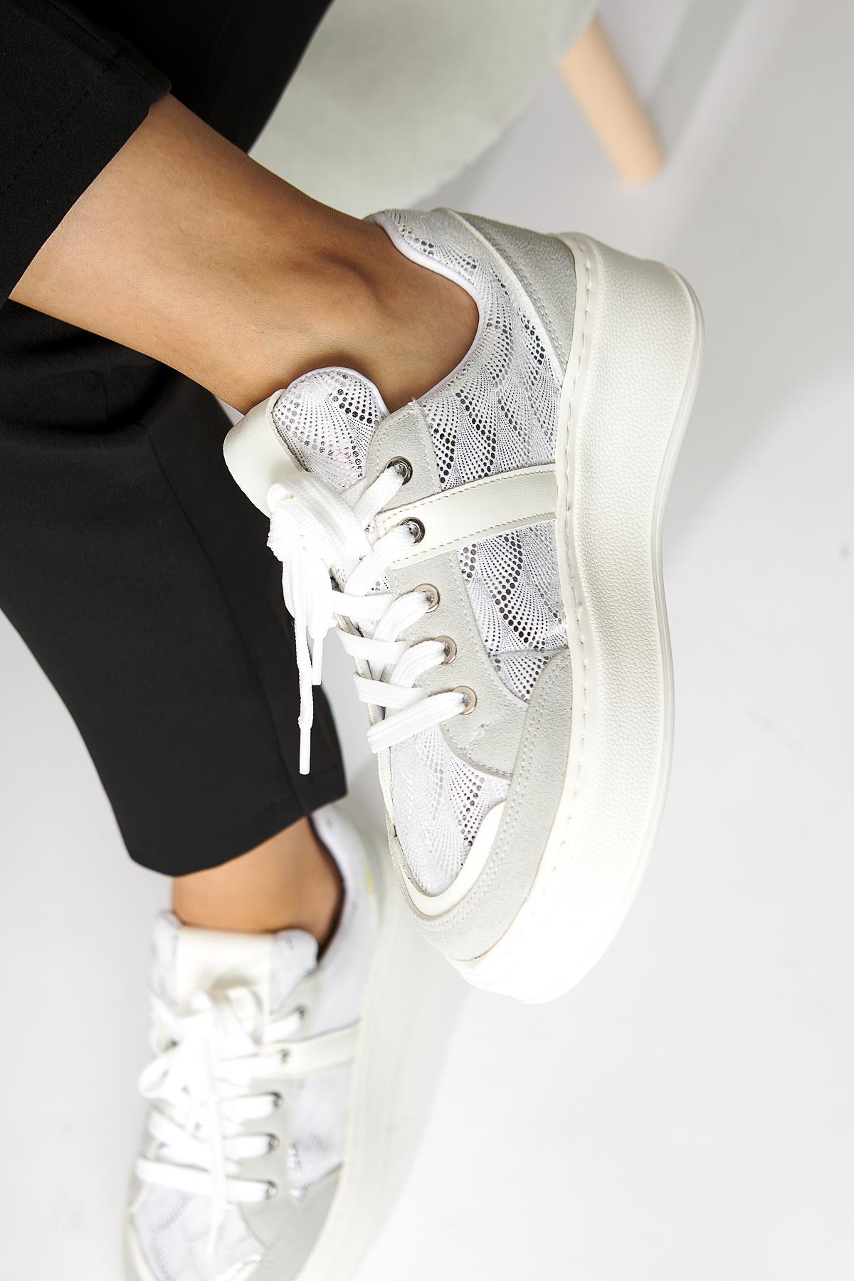 Julissa Beyaz Süet Parlak Desenli Kalın Taban Kadın Sneakers