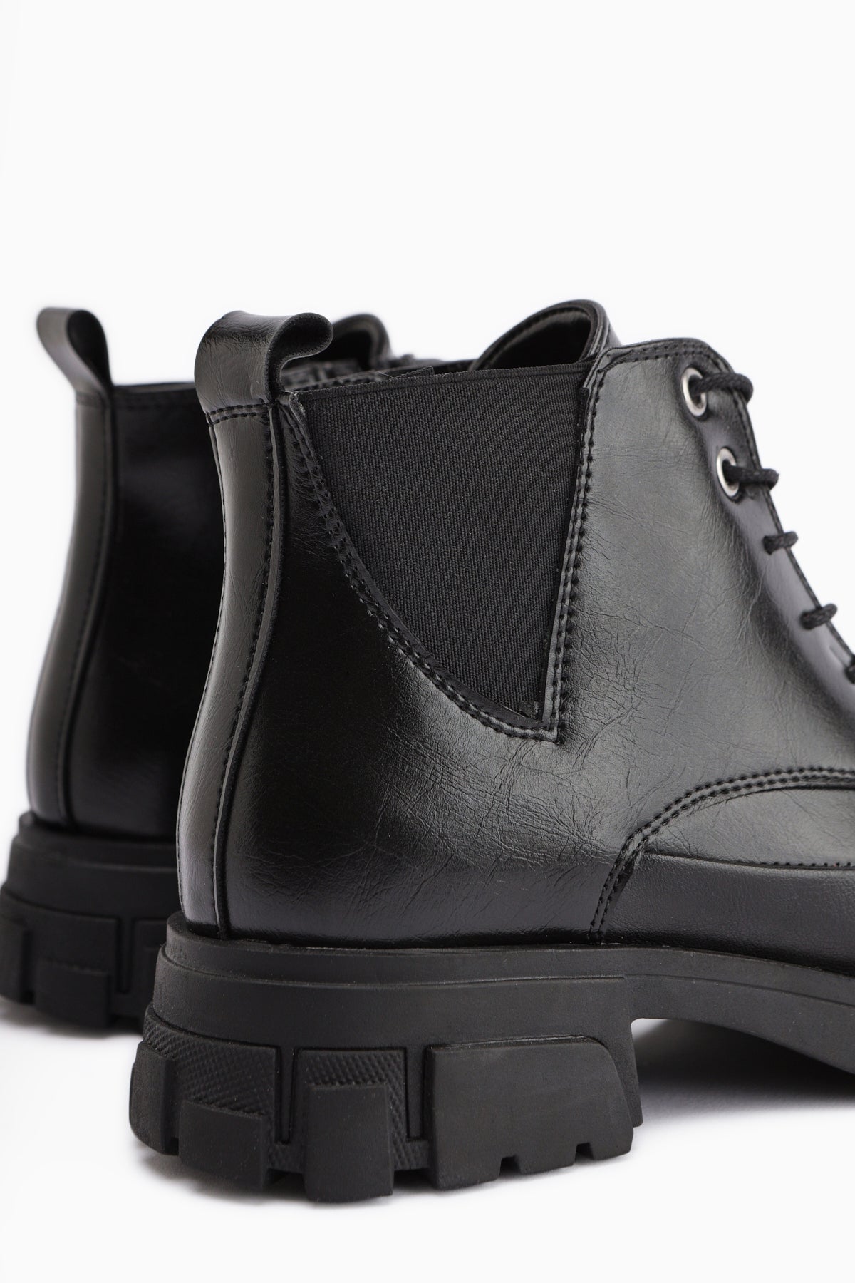 Luisa Siyah Bağcıklı Kadın Bot