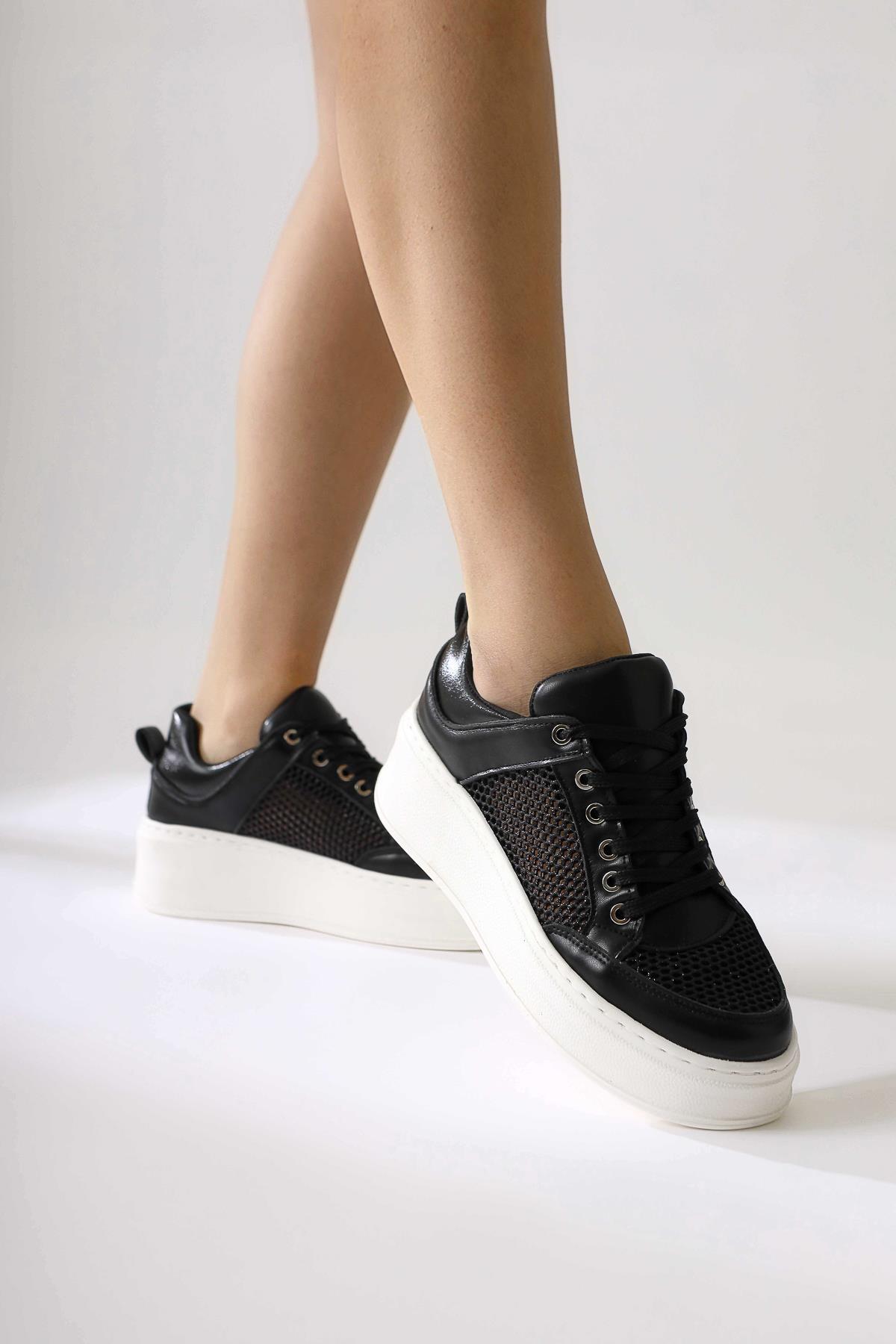 Emilina Siyah Fileli Bağcıklı Sneakers