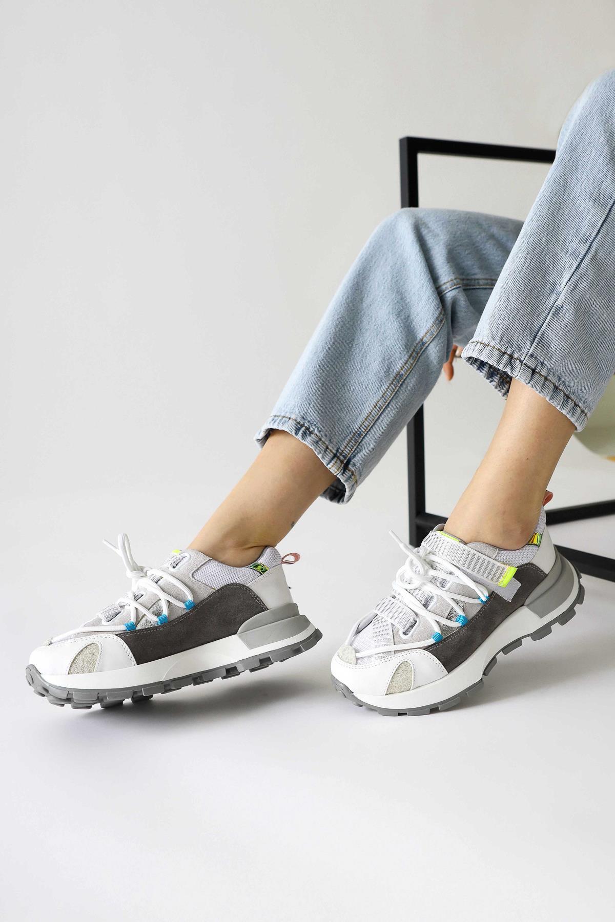 Nely Beyaz Asimetrik Bağcıklı Sneakers