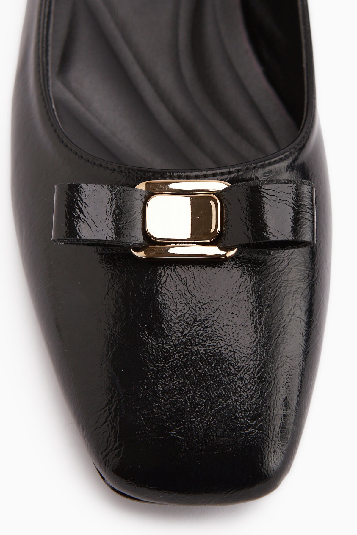 Darin Siyah Fiyonk Detaylı Küt Burun Babet