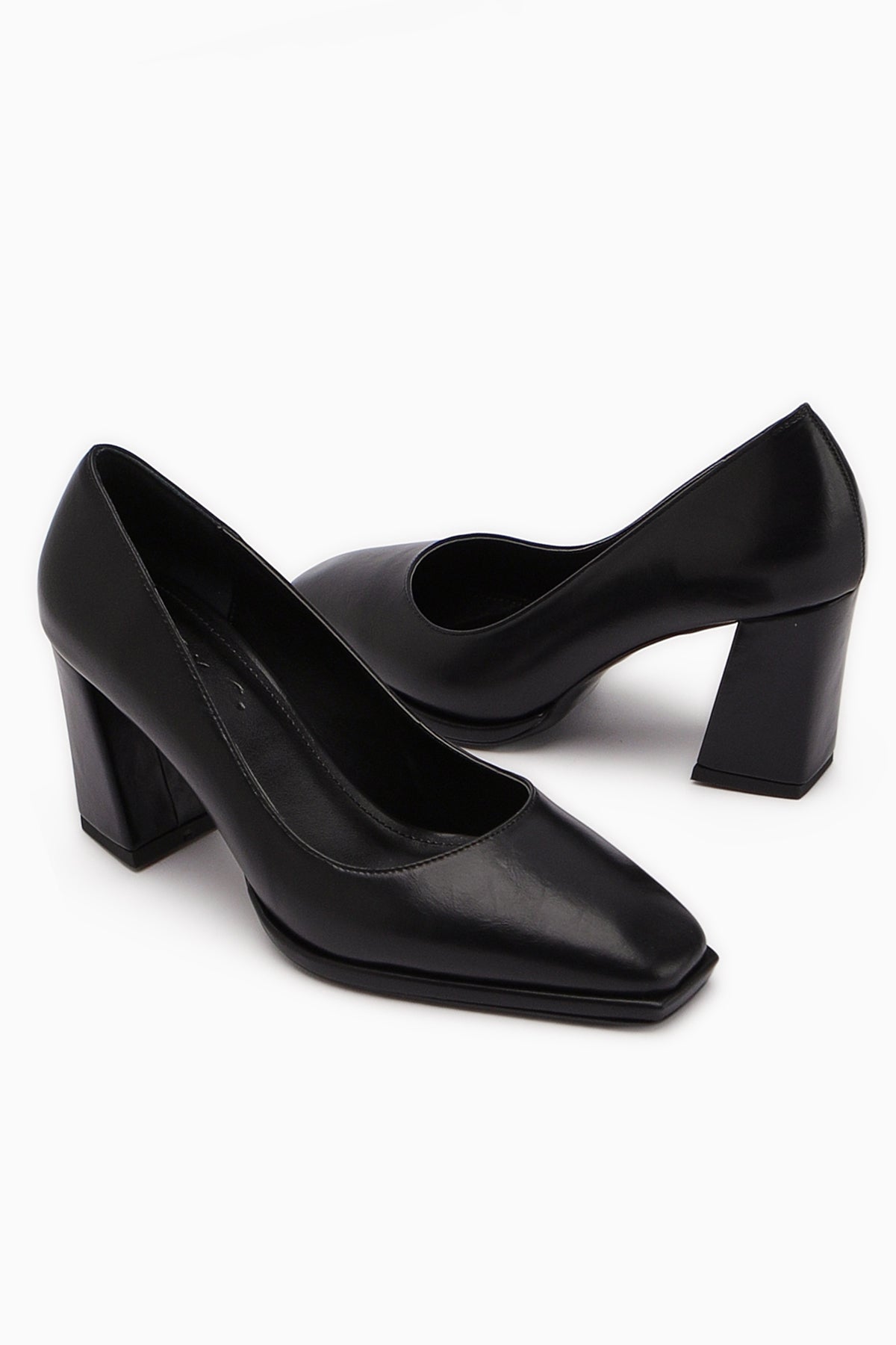 Doriana Siyah Küt Burunlu Kadın Topuklu Ayakkabı