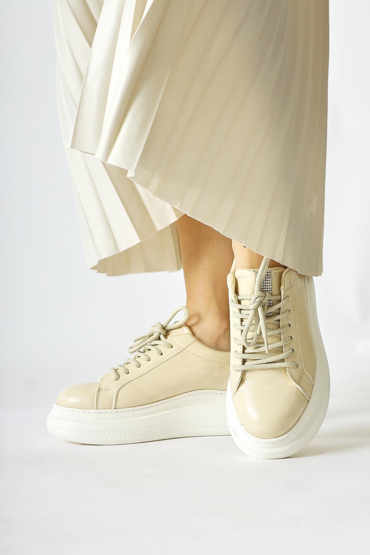 Shake Bej Taş Detaylı Sneakers (Parlak Bağcık Hediyeli)