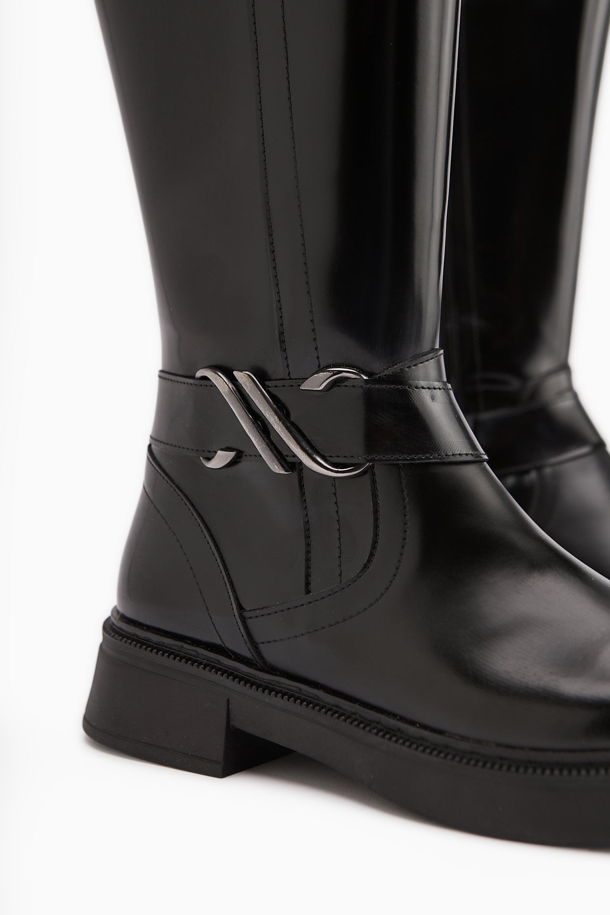 Birgita Siyah Rugan Toka Detaylı Fermuarlı Çizme