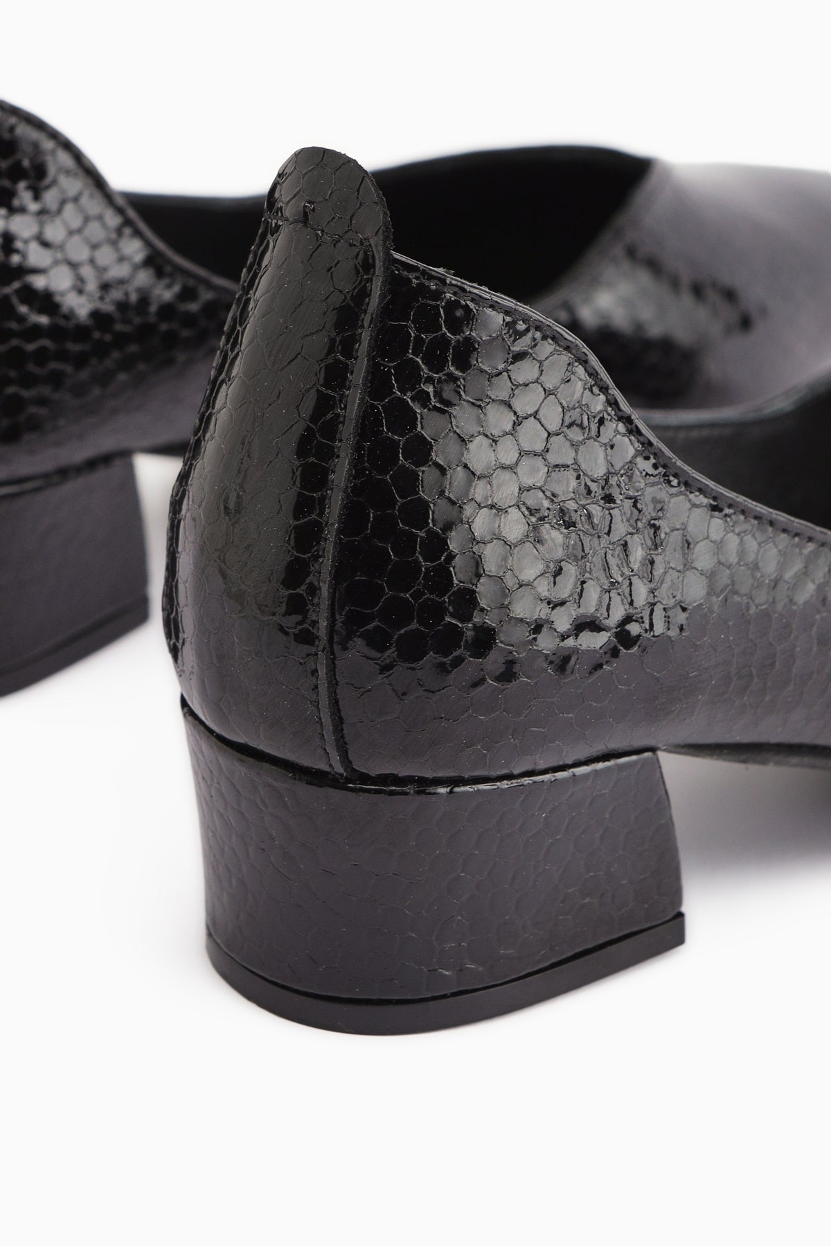 Samia Hakiki Deri Siyah Yılan Desenli Kalın Topuklu Kadın Ayakkabı