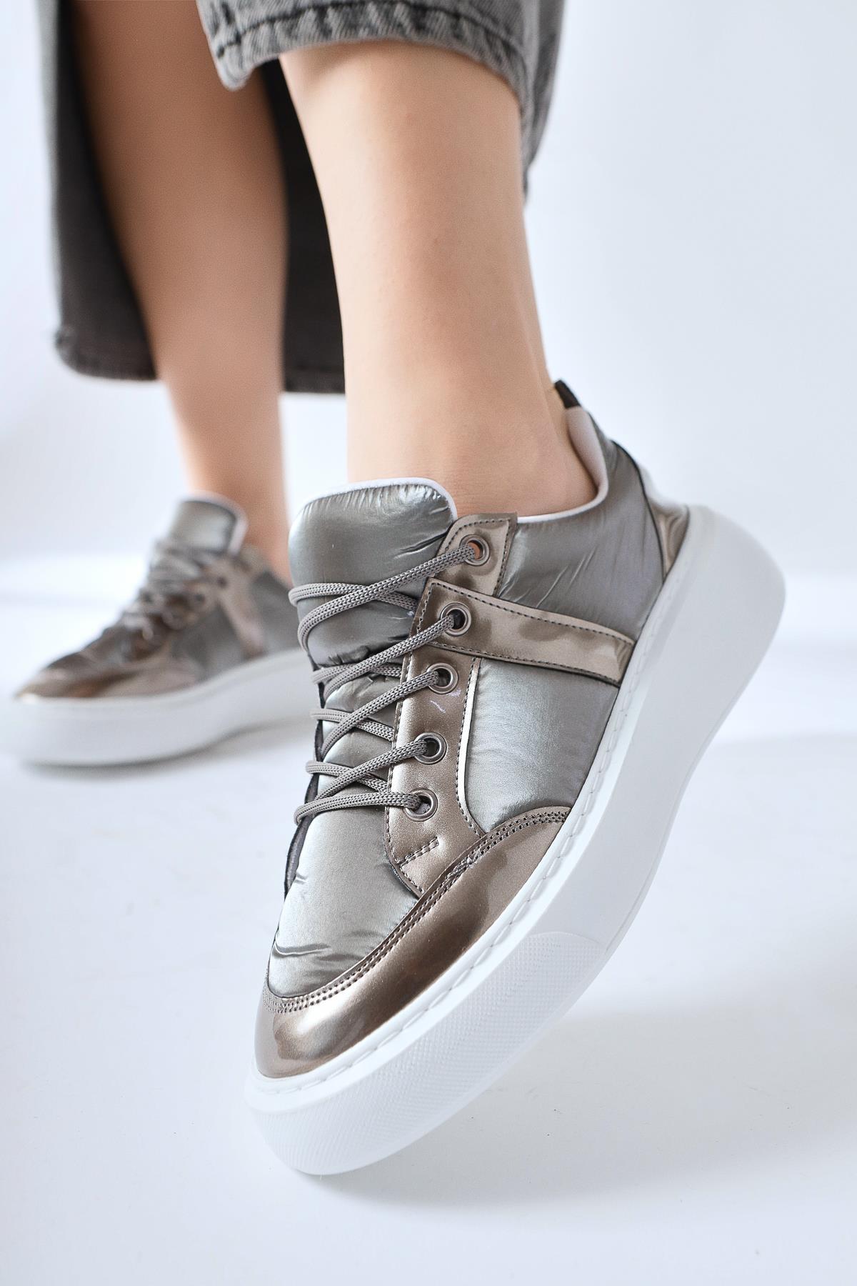 Jakleen Platin Rugan Detaylı Paraşüt Sneakers