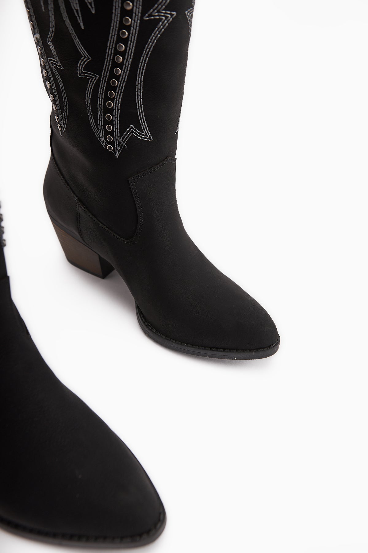 Fizaro Siyah Sivri Burunlu Nakışlı Zımba Detaylı Western Çizme