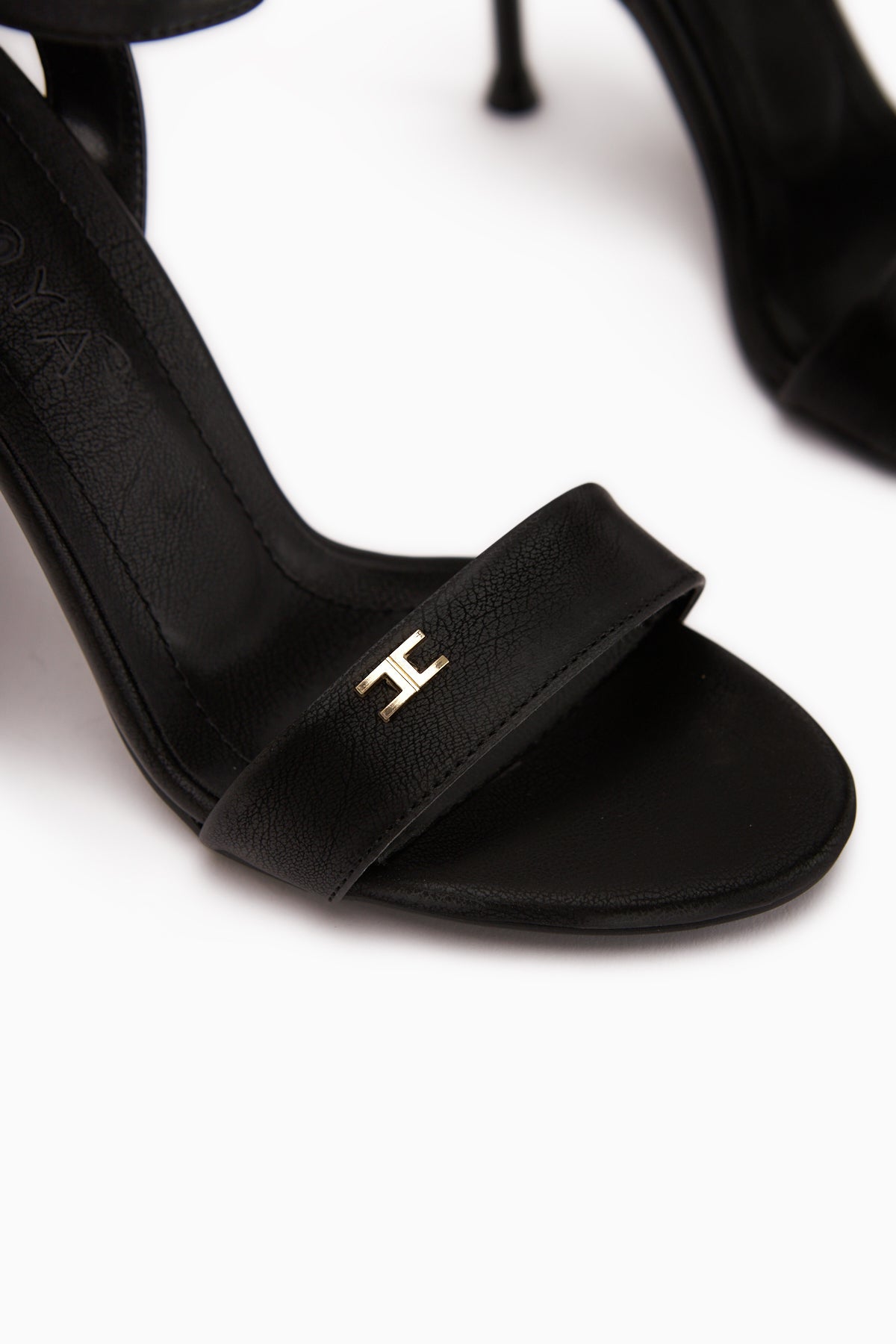 Jamila Siyah Bilekten Bağlamalı İnce Topuklu Kadın Ayakkabı