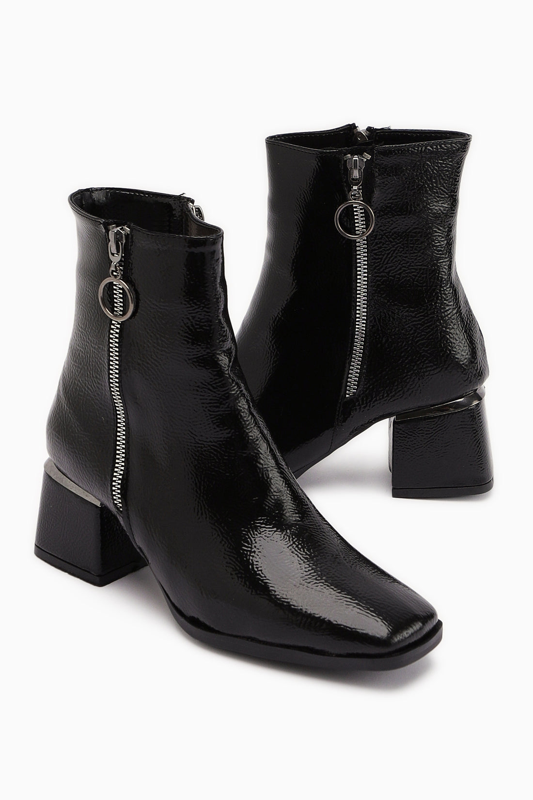 Deyana Siyah Kırışık Rugan Fermuar Aksesuarlı Bot