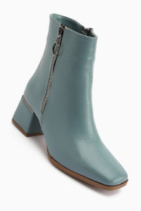 Deyana Turkuaz Kırışık Rugan Fermuar Aksesuarlı Bot