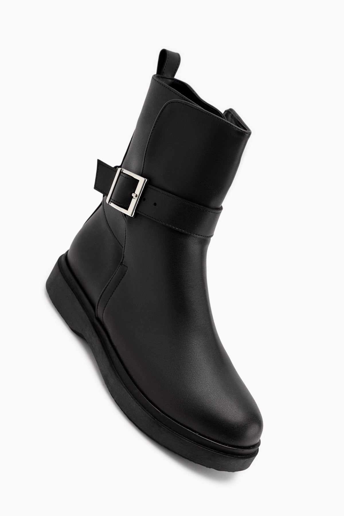 Behnoush Siyah Oval Burunlu Toka Detaylı Bot