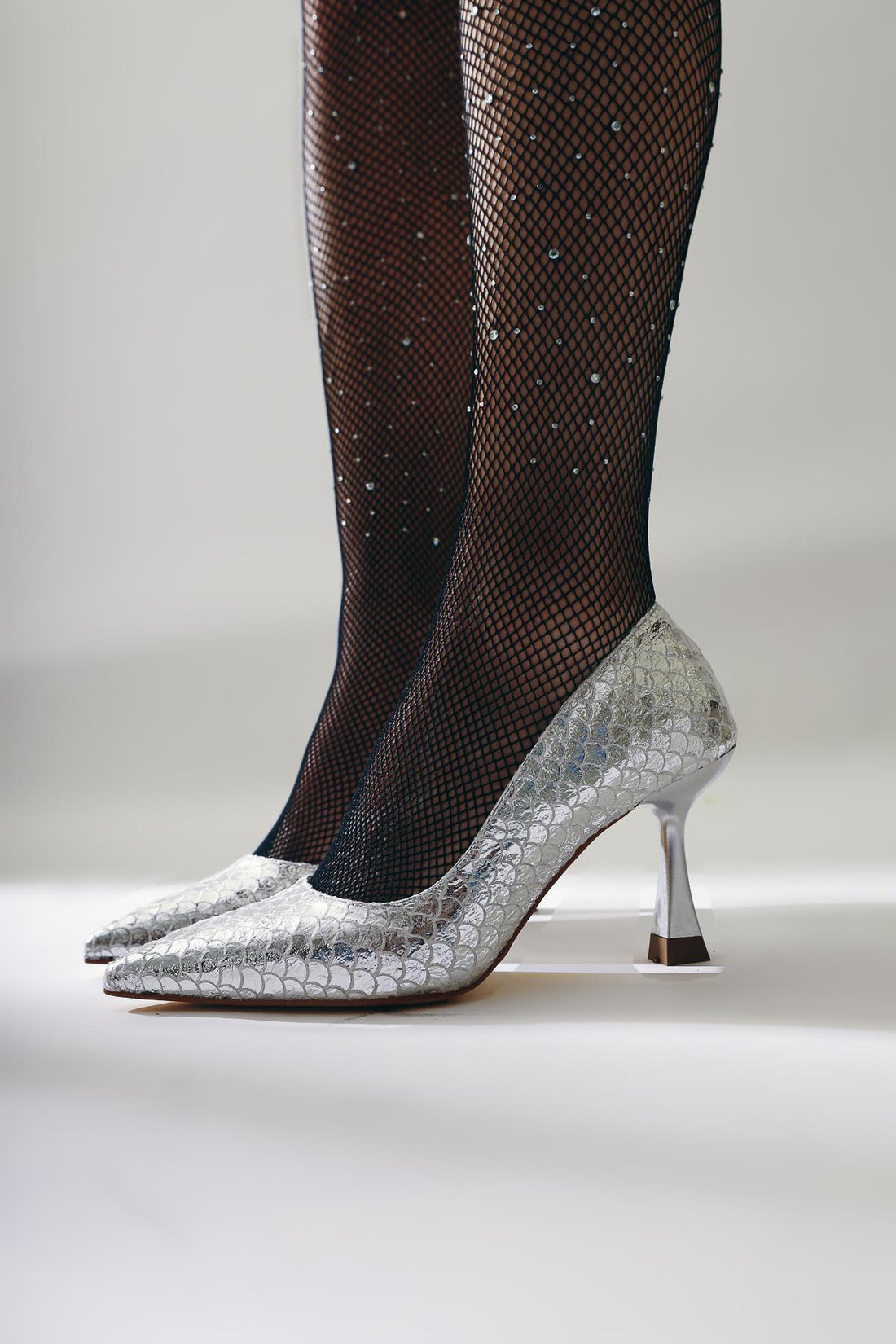Celestine Gümüş Balık Pulu Dokulu Sivri Burunlu Stiletto