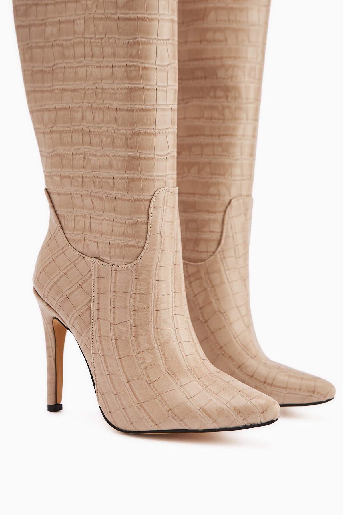 Nenya Bej Kroko Desenli Sivri Burunlu İnce Topuklu Dizüstü Çizme