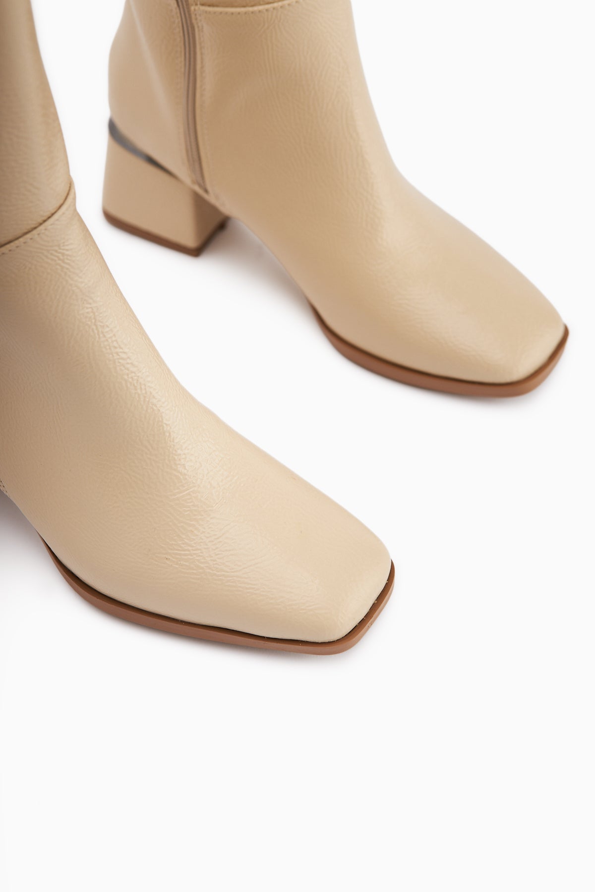 Miami Bej Kırışık Rugan Küt Burunlu Çizme