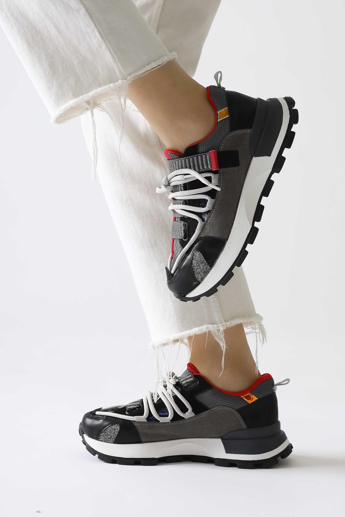 Nely Siyah Asimetrik Bağcıklı Sneakers