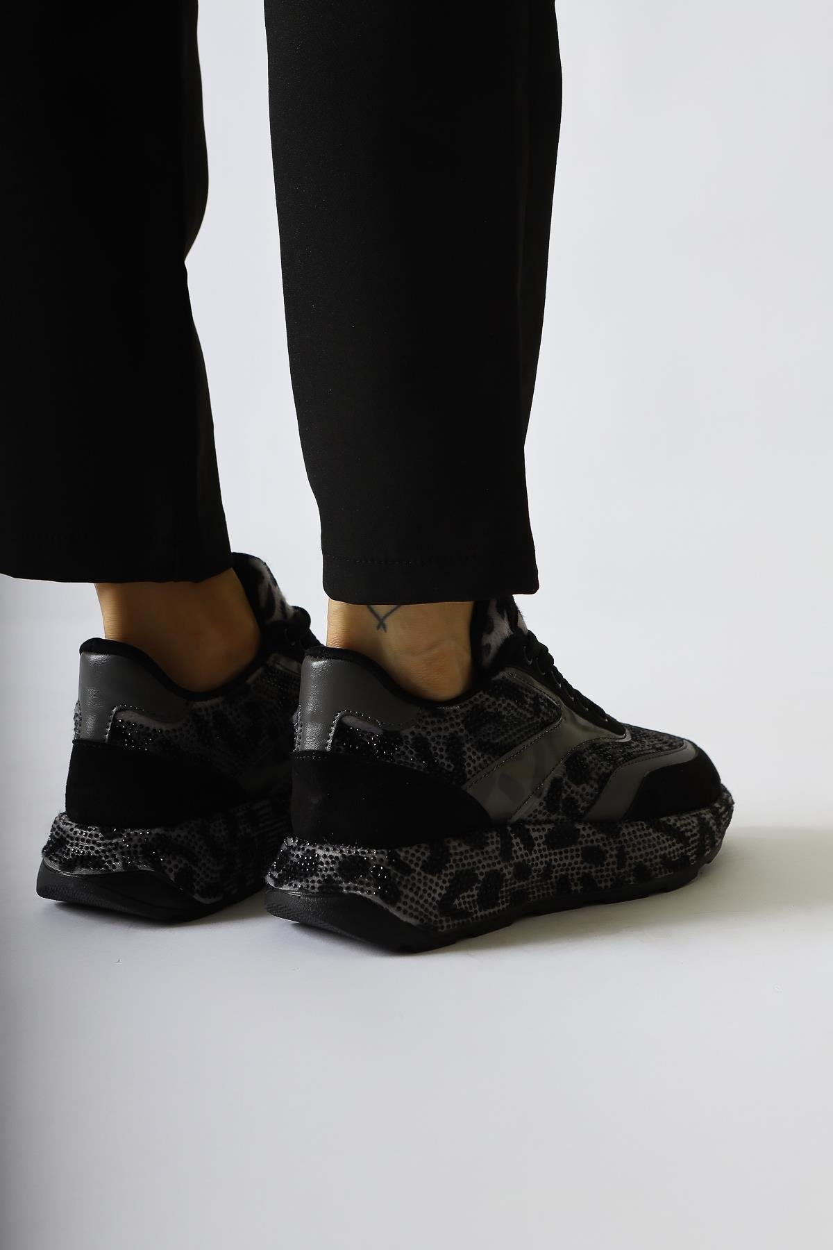Kada Gri Leopar Desenli Taş Detaylı Sneakers