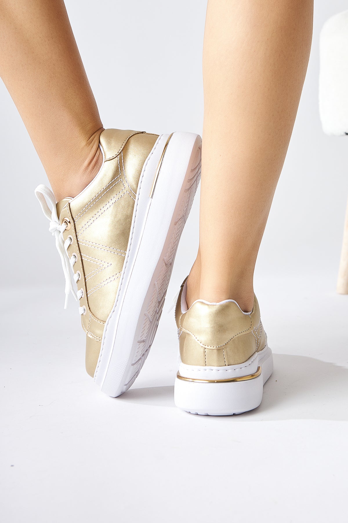 Anastazia Altın Topuk Detaylı Sneakers