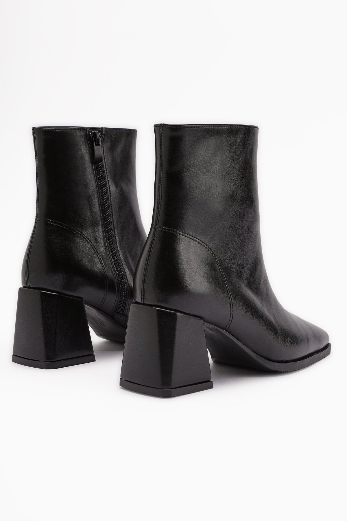 Margot Siyah Küt Burunlu Topuklu Kadın Bot