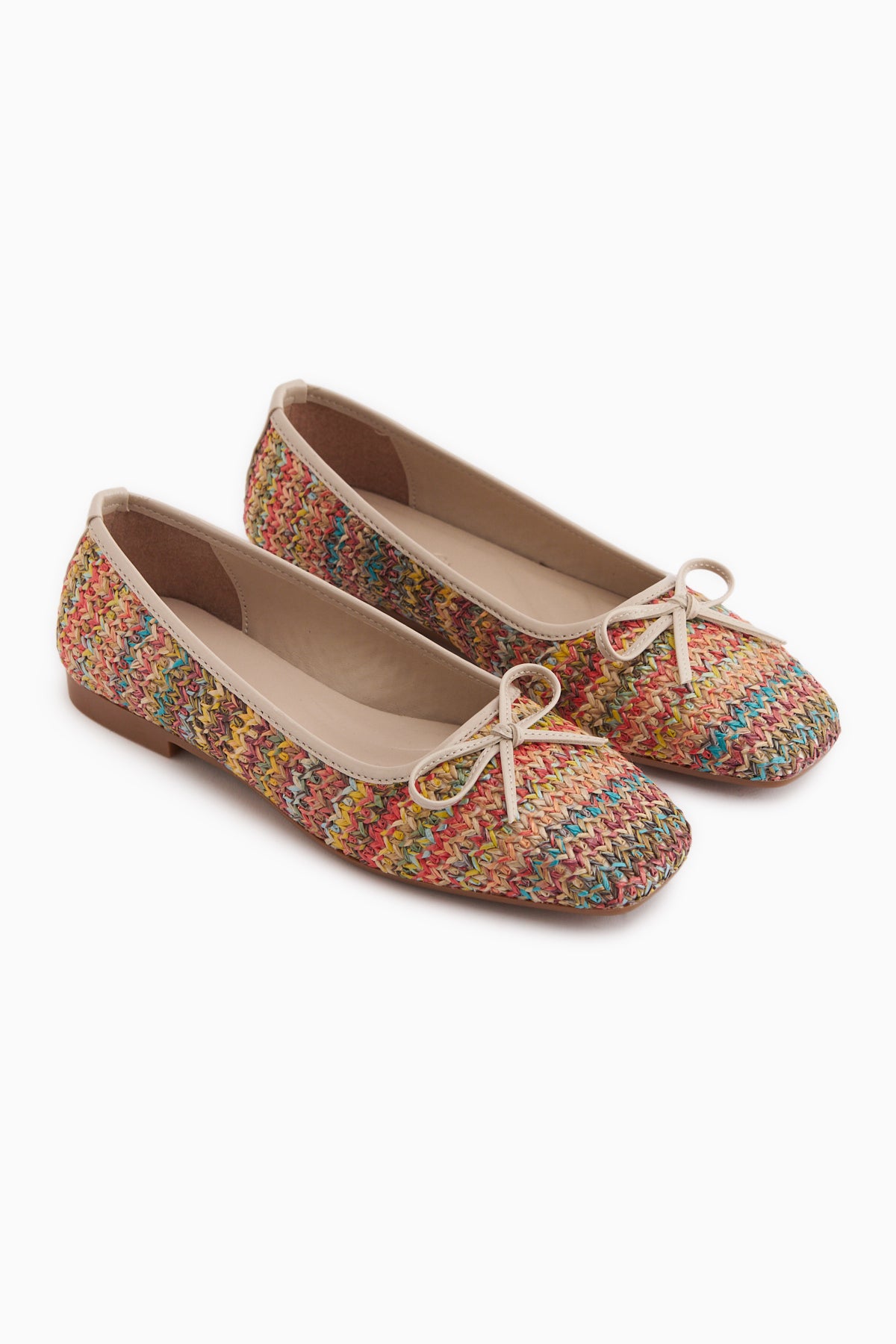 Fridah Renkli Fiyonk Detaylı Küt Burun Kadın Babet