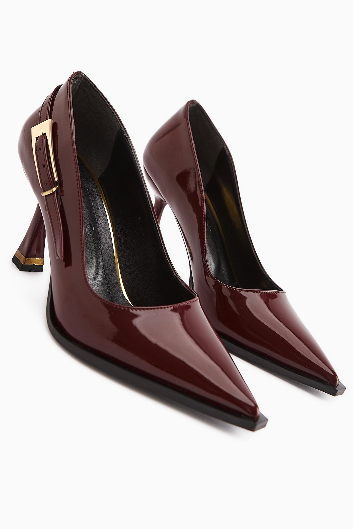 Mithra Bordo Rugan Sivri Burunlu Toka Detaylı Topuklu Ayakkabı