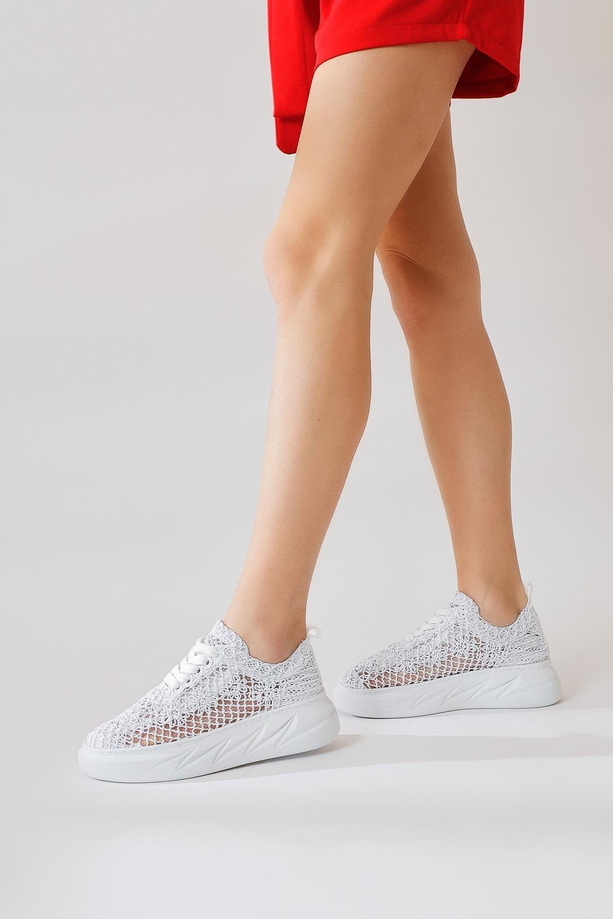 Anete Beyaz Triko Çiçek Nakışlı Bağcıklı Sneaker