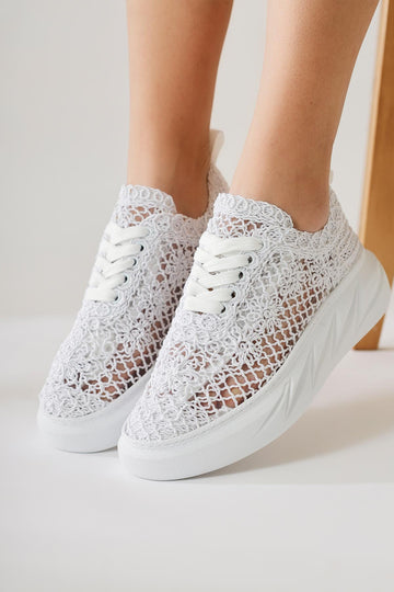Anete Beyaz Triko Çiçek Nakışlı Bağcıklı Sneaker