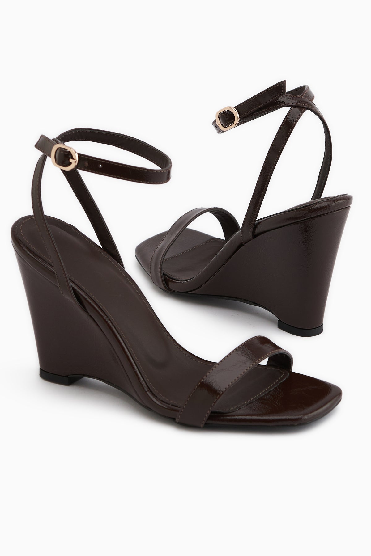 Novah Kahve Bilekten Bağlamalı Kadın Dolgu Topuklu Sandalet