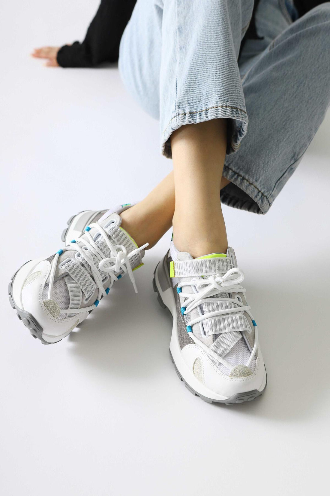 Nely Beyaz Asimetrik Bağcıklı Sneakers