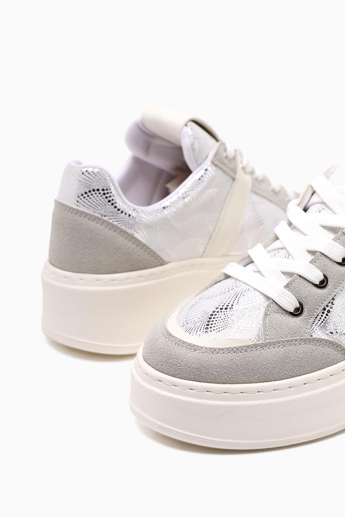 Julissa Beyaz Süet Parlak Desenli Kalın Taban Kadın Sneakers