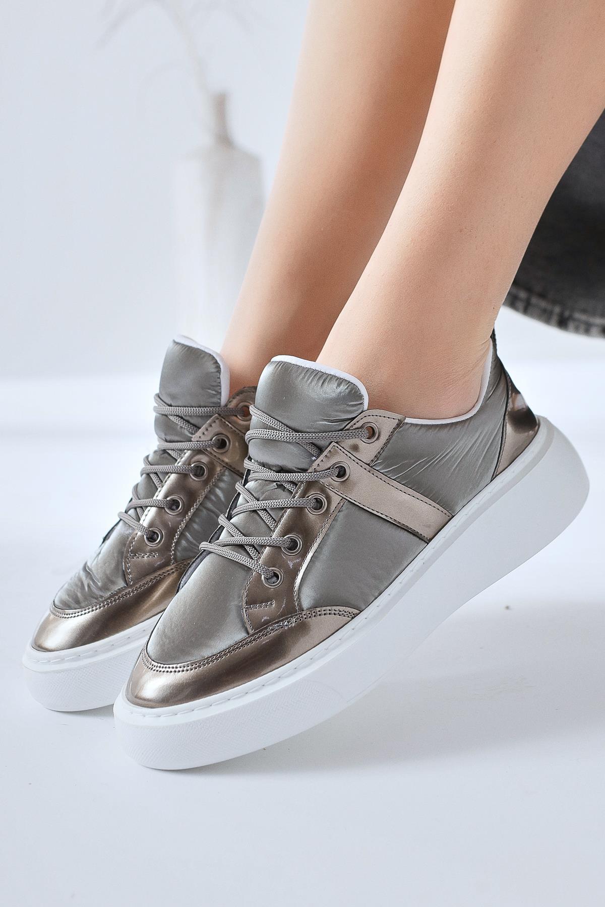 Jakleen Platin Rugan Detaylı Paraşüt Sneakers