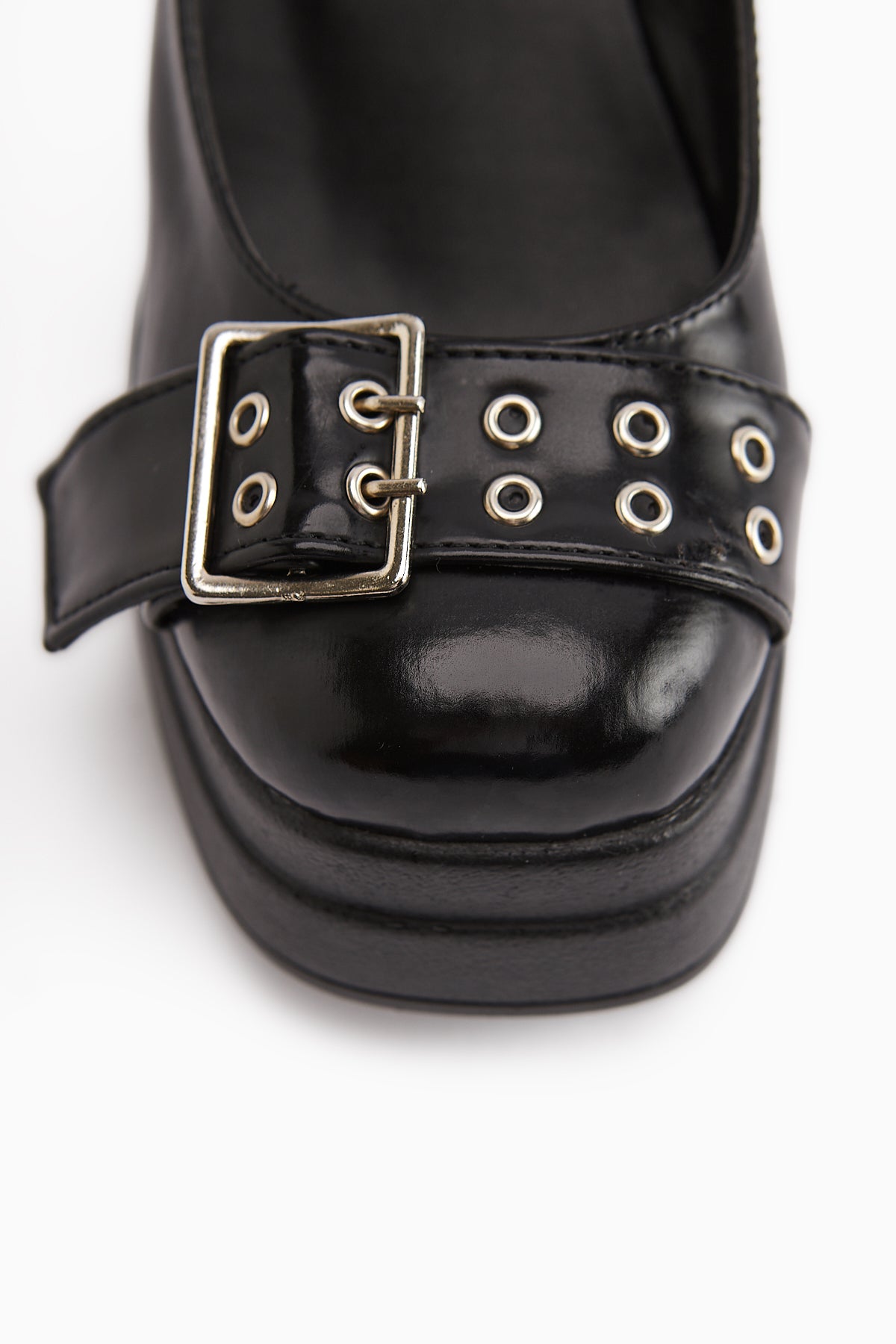 Salin Siyah Rugan Kemer Detaylı Dekolteli Topuklu Günlük Ayakkabı