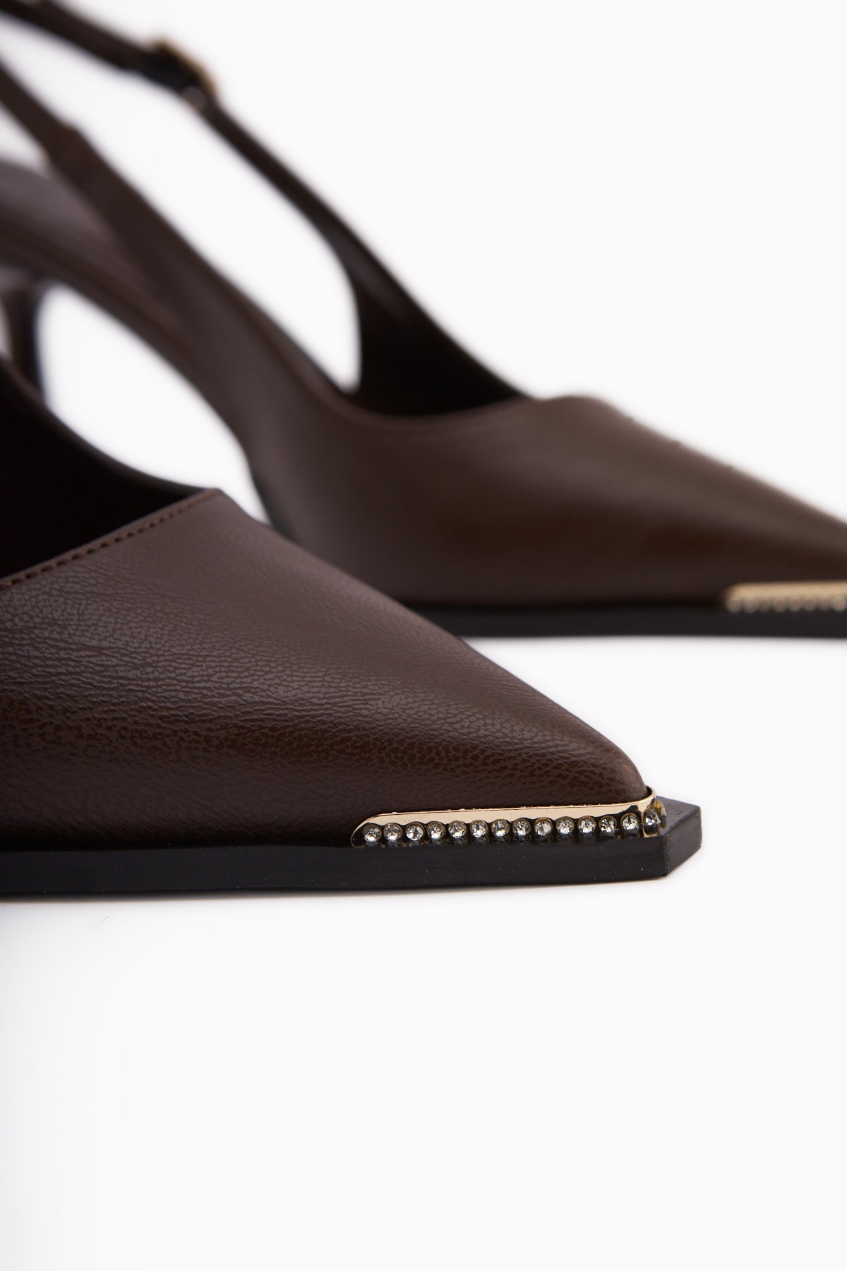 Vita Kahve Taş Detaylı Önü Kapalı Topuklu Kadın Ayakkabı