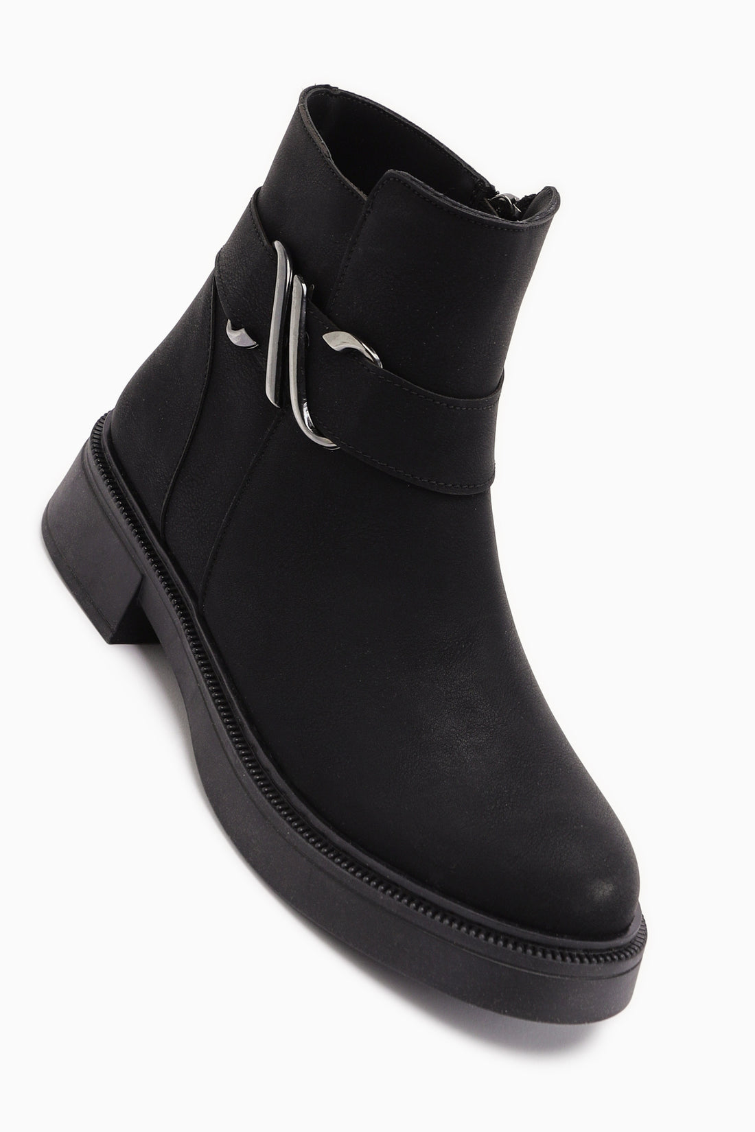 Birta Siyah Toka Detaylı Oval Burunlu Bot