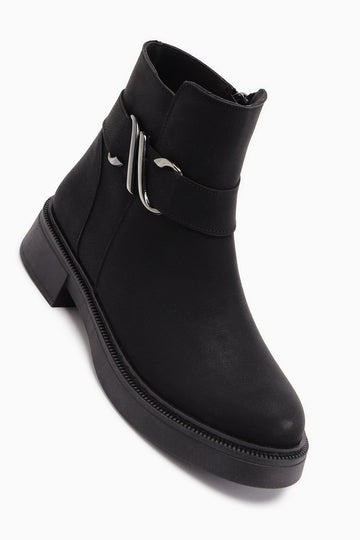 Birta Siyah Toka Detaylı Oval Burunlu Bot