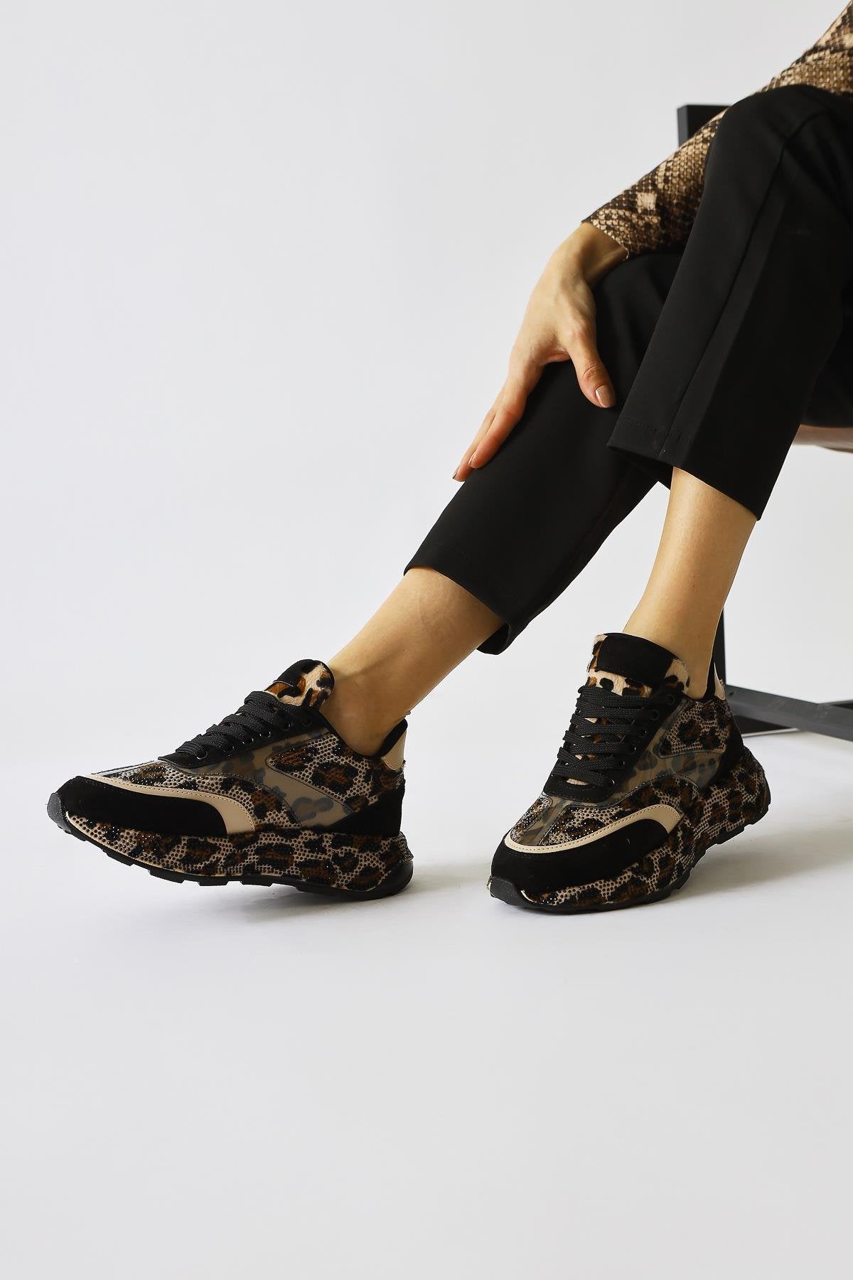 Kada Bej Leopar Desenli Taş Detaylı Sneakers