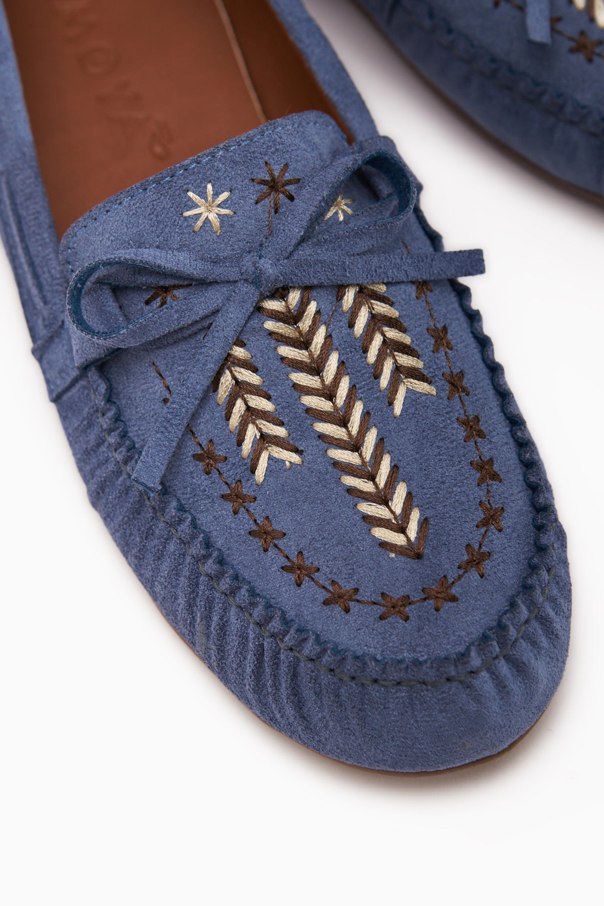 Darya Mavi Süet Nakışlı Makosen Ayakkabı Kadın Loafer