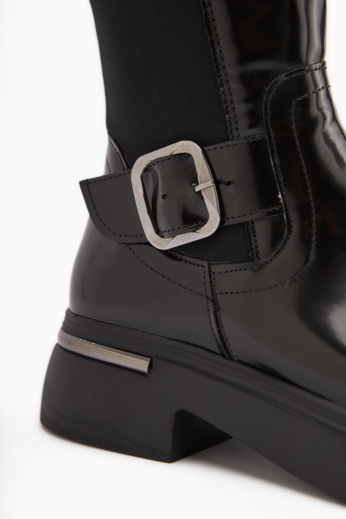 Faria Siyah Rugan Dalgıç Kumaş Detaylı Tokalı Kalın Tabanlı Çizme