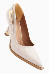 Mithra Bej Rugan Sivri Burunlu Toka Detaylı Topuklu Ayakkabı